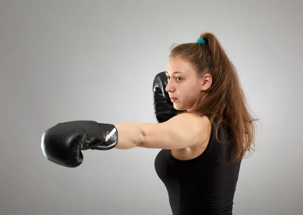 Kickboxing Combattente Femminile Girato Studio — Foto Stock