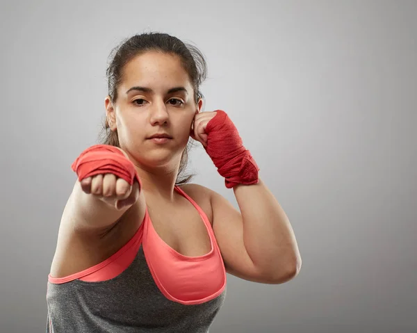 Boxeador Chica Mano Envuelve Haciendo Sombra Boxeo —  Fotos de Stock