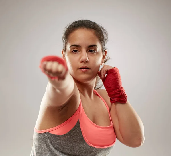 Boxer Menina Mão Envolve Fazendo Sombra Boxe — Fotografia de Stock