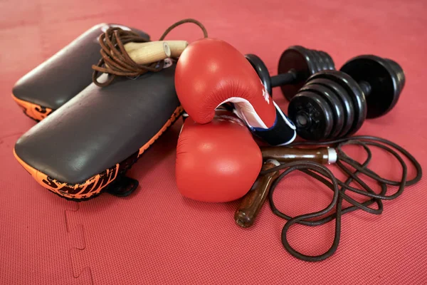 Equipo Kickboxing Con Guantes Guantes Gimnasio — Foto de Stock