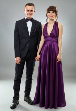 Mutlu bir güzel genç çiftin Stüdyo portresi