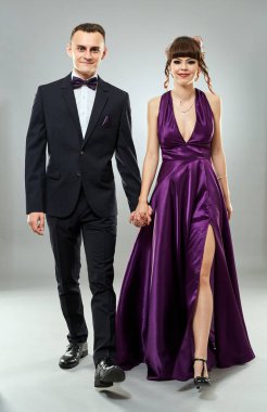 Mutlu bir güzel genç çiftin Stüdyo portresi