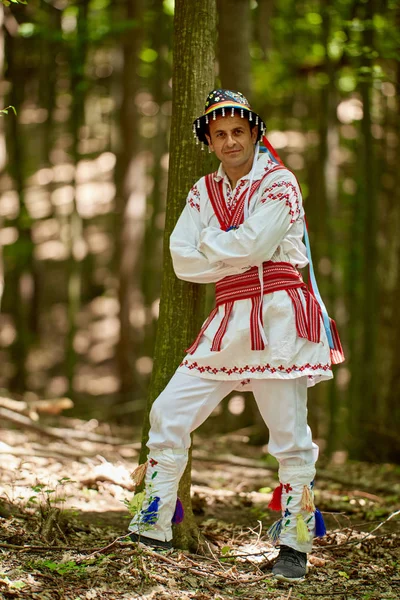 Portret Van Een Roemeense Man Traditionele Kostuum Outdoor — Stockfoto