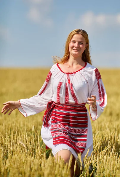 Fille Roumaine Costume Traditionnel Dans Champ Blé — Photo