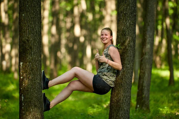 Krásný Dívčí Portrét Výběrovým Zaměřením Dubovém Lese — Stock fotografie
