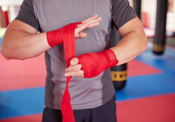 Boxer Obtékání Ruce Před Tréninkem — Stock fotografie
