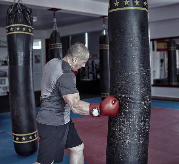 Entraînement Boxe Avec Sac Lourd Dans Salle Gym — Photo