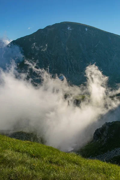 Romanya Parang Dağları Pitoresk Manzara — Stok fotoğraf