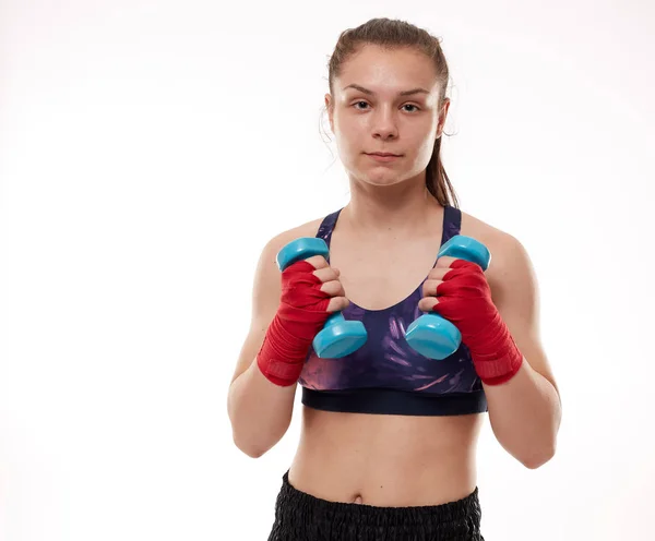 Chica Joven Kickboxing Entrenamiento Combate Aislado Sobre Fondo Blanco —  Fotos de Stock