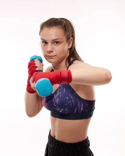 Chica Joven Kickboxing Entrenamiento Combate Aislado Sobre Fondo Blanco —  Fotos de Stock