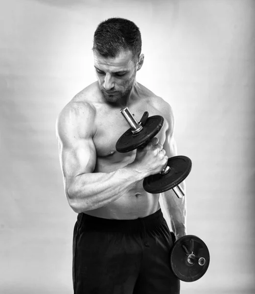 Fitness Model Working Out Weights Gray Background — Stock Photo, Image