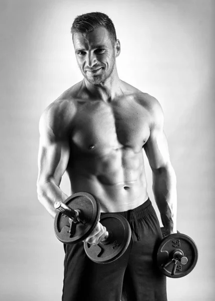 Fitness Model Working Out Weights Gray Background — Stock Photo, Image