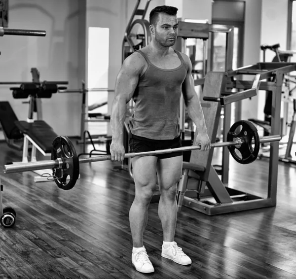 Man Gör Deadlifts Med Skivstång Ett Gym — Stockfoto