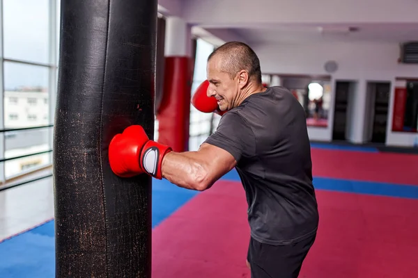 Boxeador Trabajando Con Bolsa Pesada — Foto de Stock