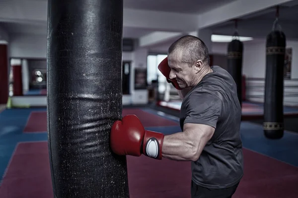 Boxer Travaillant Avec Sac Lourd — Photo