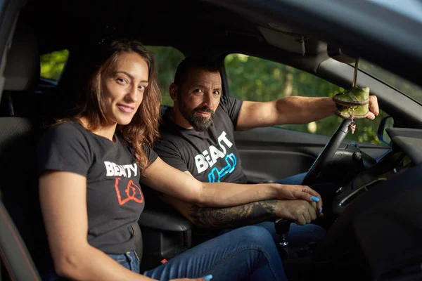 Happy Couple New Modern Car — Stock Photo, Image