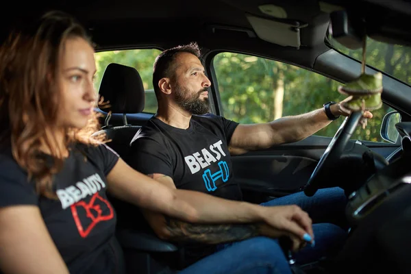 Happy Couple New Modern Car — Stock Photo, Image