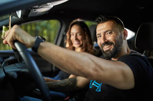 Happy Couple New Modern Car — Stock Photo, Image