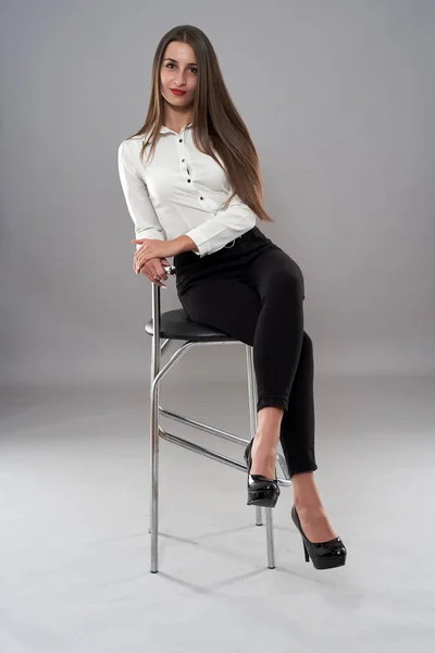 Full Length Portrait Latino Businesswoman Grey Studio Background — Stock Photo, Image