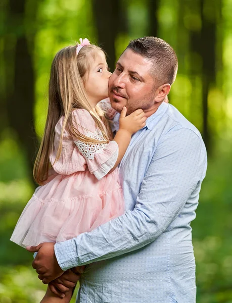 Father His Daughter Outdoor Summer Day — Stock Photo, Image