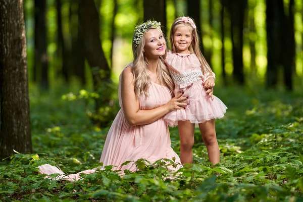 Femme Enceinte Fille Aînée Plein Air — Photo