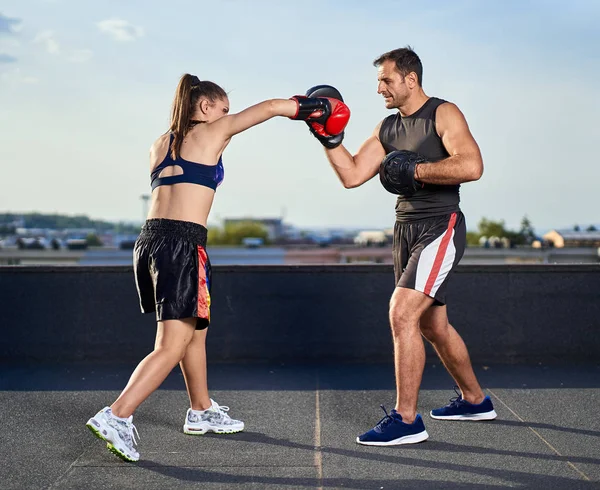 Young Boxer Girl Her Coach Hitting Mitts Outdoor Roof Urban — Stock Photo, Image
