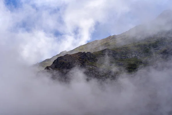 Yaz Sonunda Dağ Zirveleri Pitoresk Manzara — Stok fotoğraf