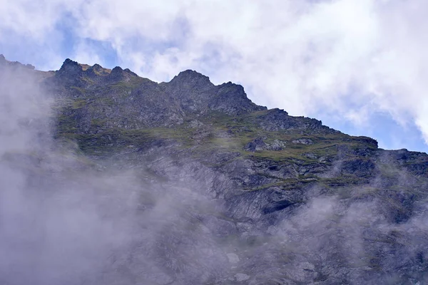 Paisagem Pitoresca Picos Montanha Final Verão — Fotografia de Stock