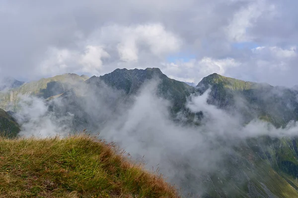 夏の終わりの山頂の美しい風景 — ストック写真