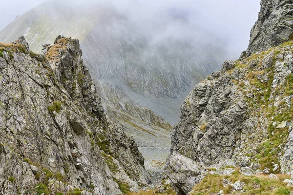 Enormes Formaciones Rocosas Una Ruta Senderismo Las Montañas — Foto de Stock