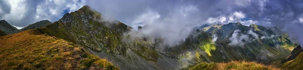 Panorama Horizontal Alta Resolução Dos Picos Montanha Roménia — Fotografia de Stock