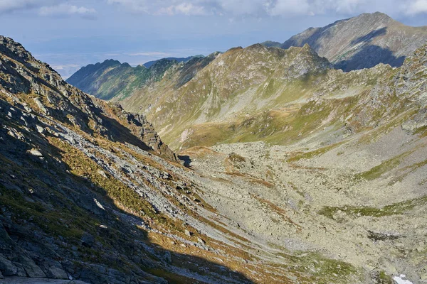 Scen Från Höga Berg Med Toppar Och Vandringsleder — Stockfoto