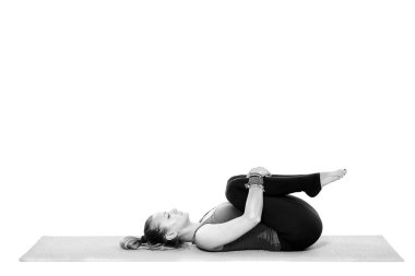 Çeşitli pozlar Kadın yoga öğretmeni, beyaz arka plan üzerinde izole