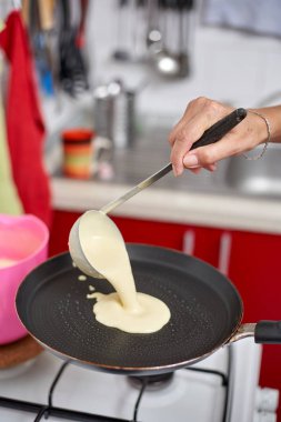 Evde amerikan krep hazırlanması Closeup, çeşitli çerçeveleme