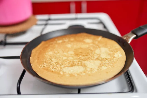 Close Van Het Bereiden Van Amerikaanse Pannenkoeken Thuis Diverse Framing — Stockfoto