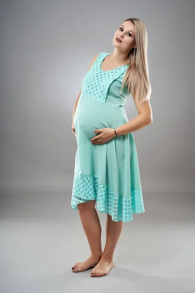 Studio Portrait Pregnant Young Woman Cyan Dress Standing Gray Background — Stock Photo, Image