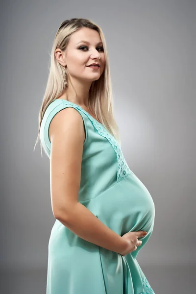 Studio Portrait Pregnant Young Woman Cyan Dress Standing Gray Background — Stock Photo, Image