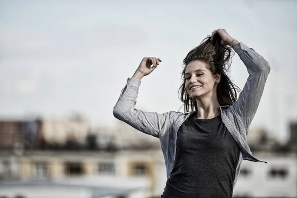 Retrato Dof Poco Profundo Una Hermosa Mujer Entorno Urbano — Foto de Stock