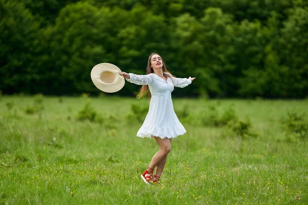 Gorgeous Beauty Model Summer Dress Dancing Outdoor Oak Forest — Stock Photo, Image