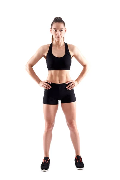 Beyaz Arka Planda Fitness Modeli Gibi Davranan Genç Atletik Kadın — Stok fotoğraf