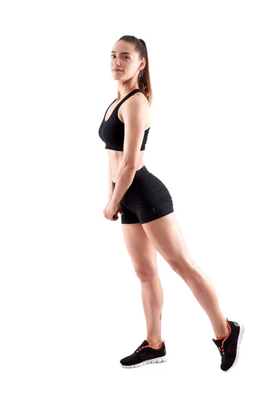 Beyaz Arka Planda Fitness Modeli Gibi Davranan Genç Atletik Kadın — Stok fotoğraf