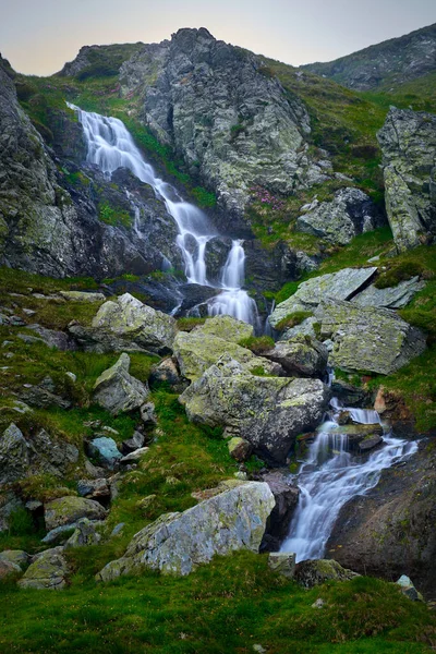 Waterval Bergen Bij Zonsondergang — Stockfoto