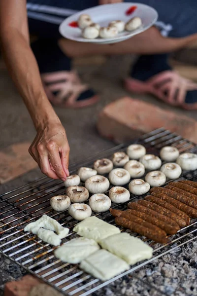 Woman Grilling Mushrooms Cheese Sausages Countryside — Stock Photo, Image