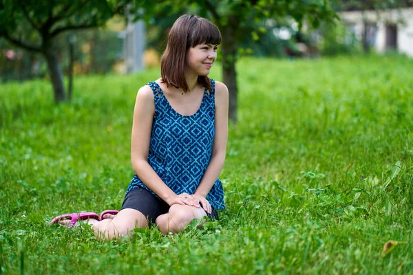 Portrait Happy Young Woman Relaxing Sitting Grass — Stock Photo, Image