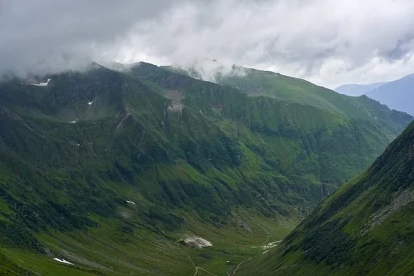Гірський Пейзаж Похмурий Туманний Літній День — стокове фото