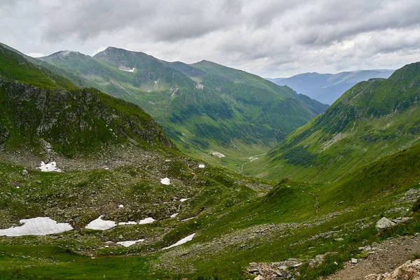 Paysage Montagneux Par Une Journée Été Nuageuse Brumeuse — Photo