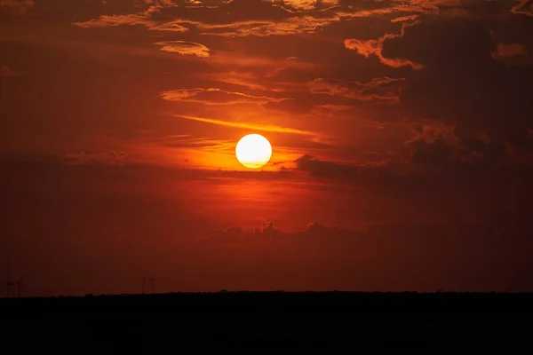 Tramonto Del Sole Sparato Attraverso Lungo Teleobiettivo — Foto Stock