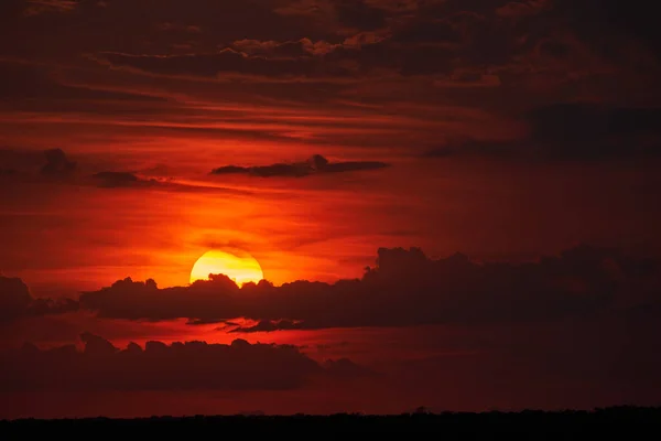 Puesta Sol Disparado Través Teleobjetivo Largo — Foto de Stock