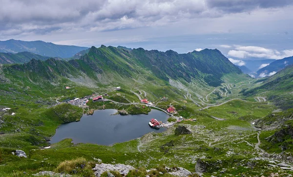 Lago Glaciale Nelle Alte Montagne Rocciose — Foto Stock