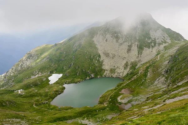 Paisagem Com Lago Glacial Nas Altas Montanhas — Fotografia de Stock